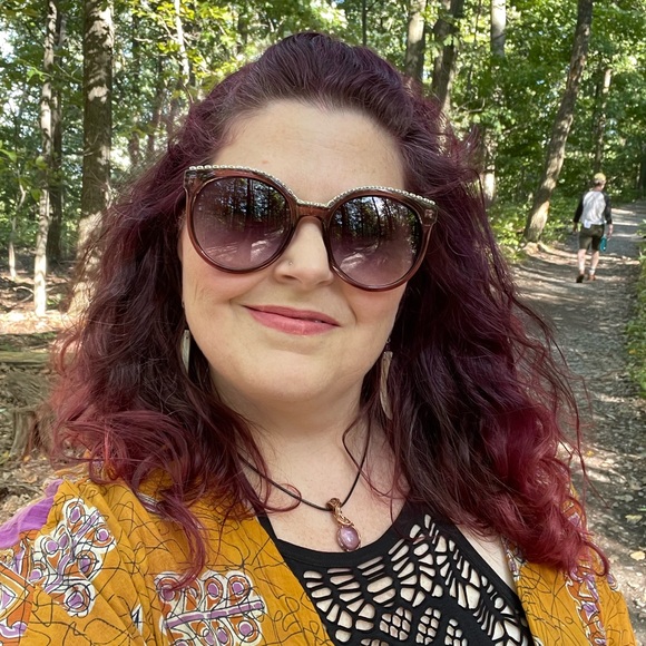 Meet your Posher, Jennifer - Picture 5 of 6